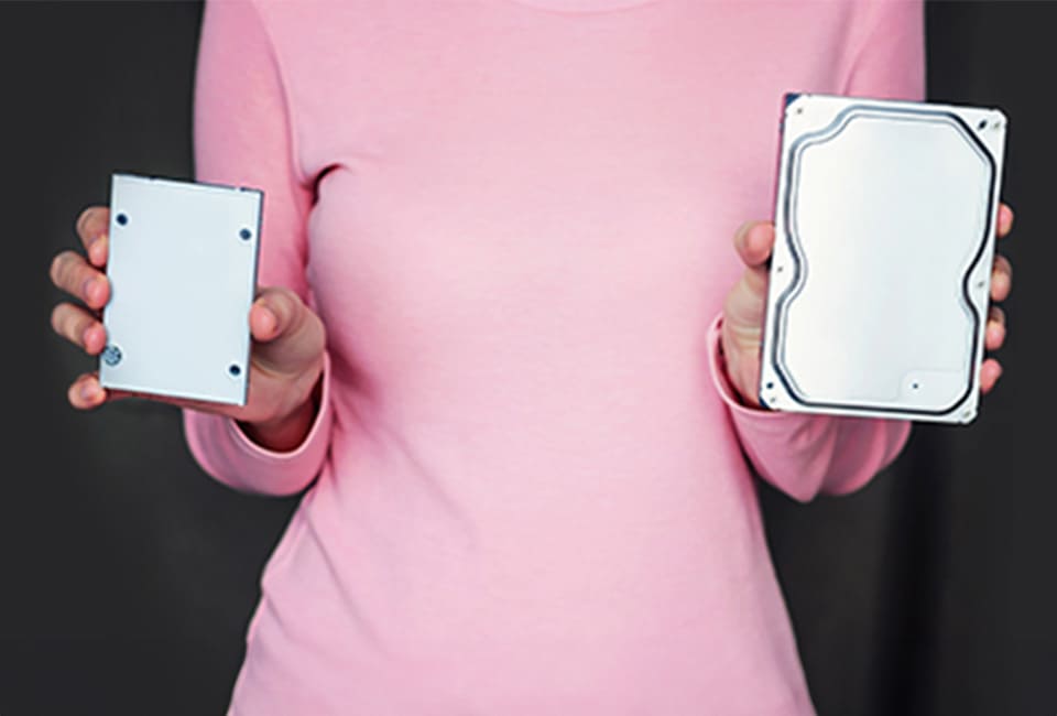 هل يجب أن أحصل على محرك أقراص صلبة خارجي أو محرك أقراص ثابتة SSD؟